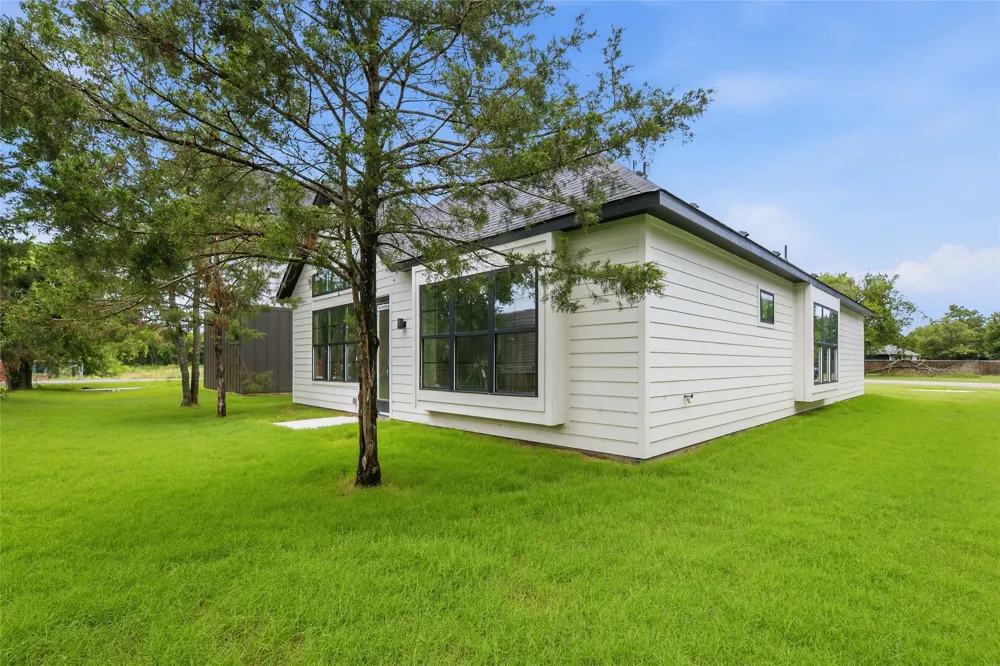 303 E Locust Street Leonard, TX 75452