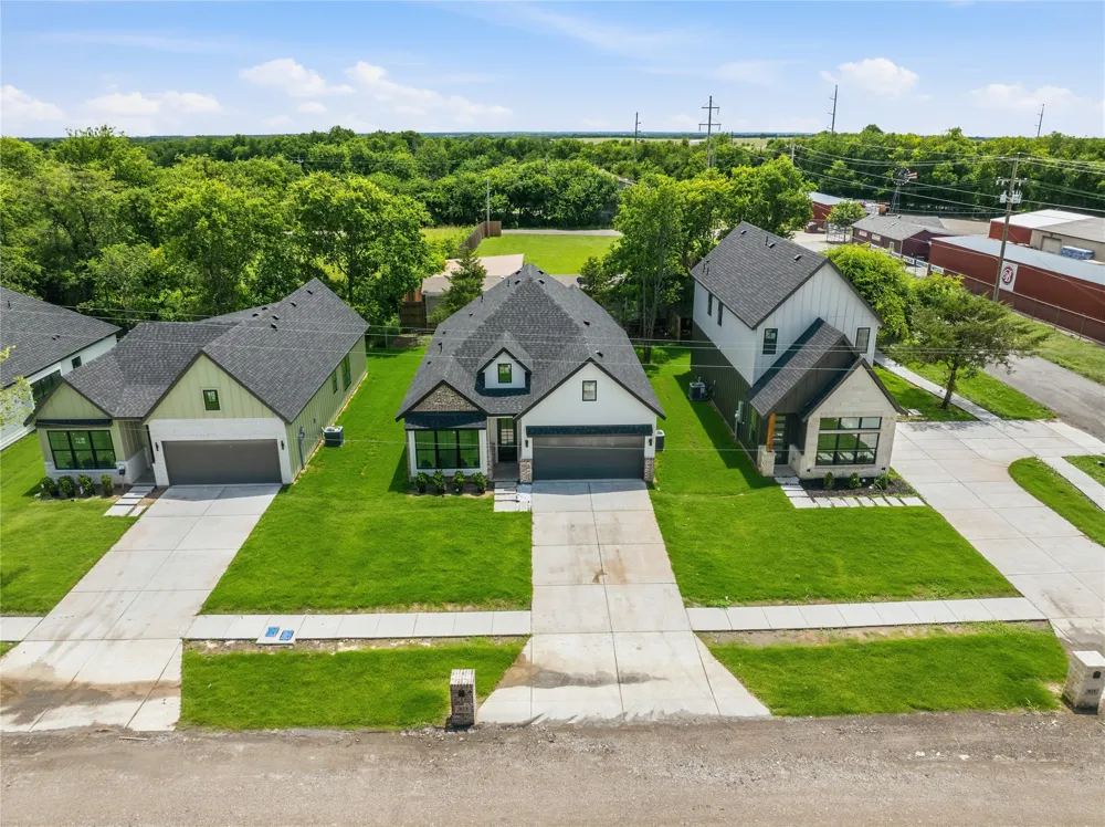 303 E Locust Street Leonard, TX 75452