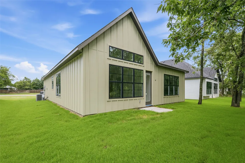 305 E Locust Street Leonard, TX 75452