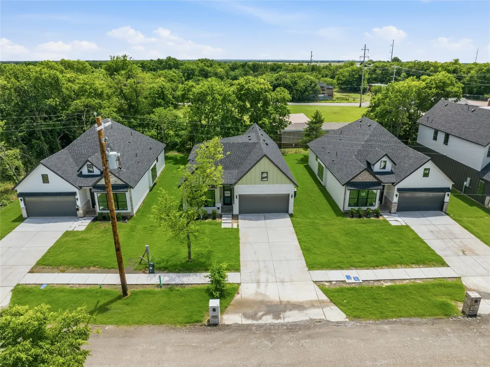 305 E Locust Street Leonard, TX 75452