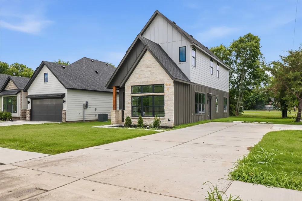 301 E Locust Leonard, TX 75452