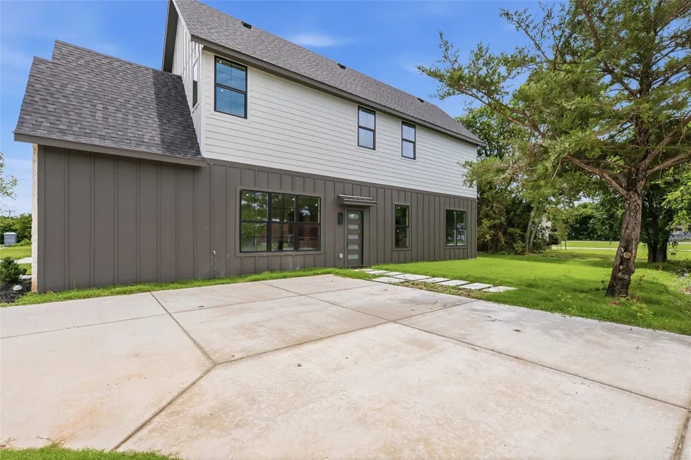 301 E Locust Leonard, TX 75452