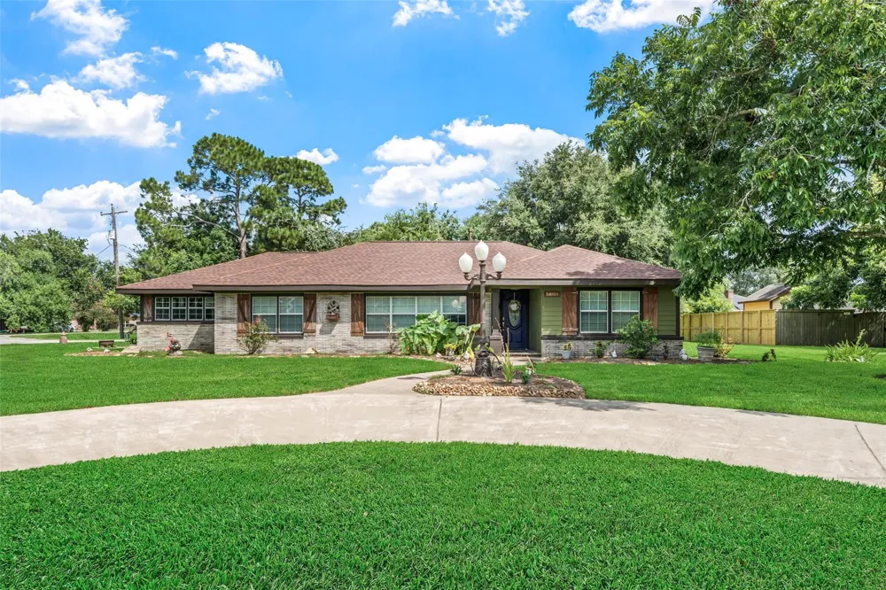5803 5th Street Danbury, TX 77534