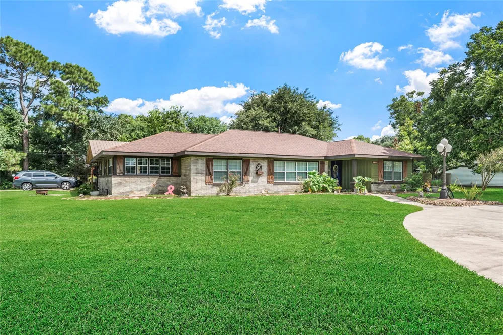 5803 5th Street Danbury, TX 77534