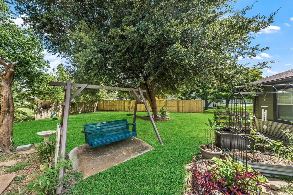 5803 5th Street Danbury, TX 77534