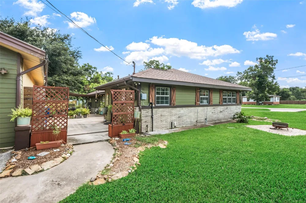 5803 5th Street Danbury, TX 77534
