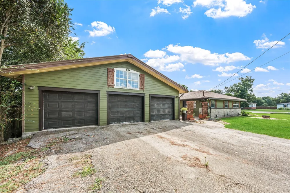 5803 5th Street Danbury, TX 77534
