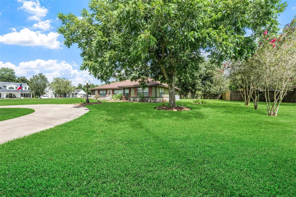 5803 5th Street Danbury, TX 77534