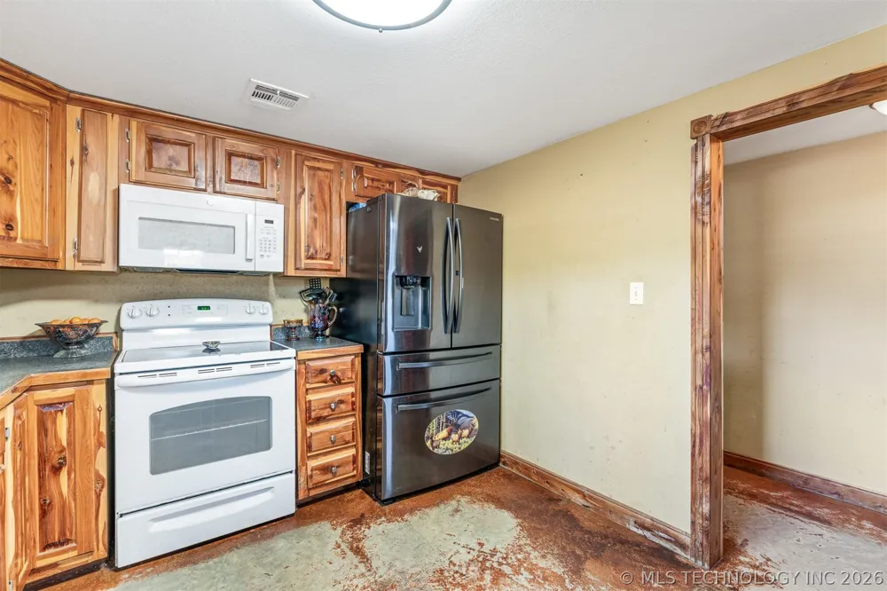 106082 3810 STREET Okemah, OK 74859