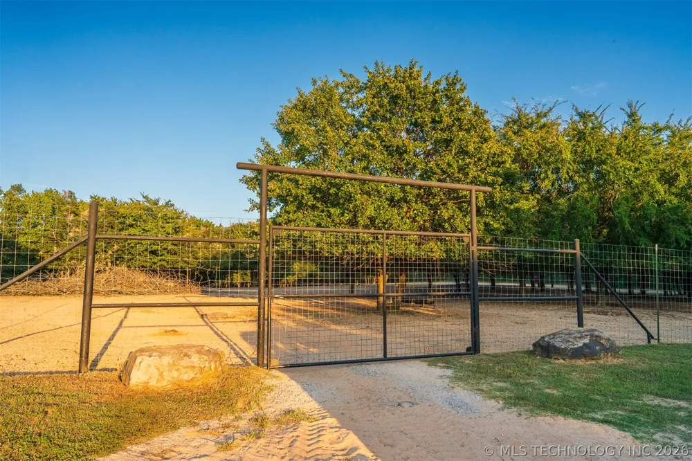 106082 3810 STREET Okemah, OK 74859