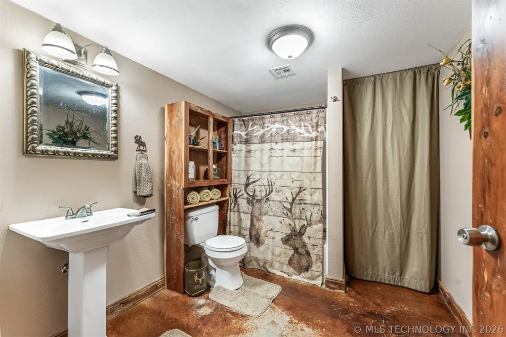 106082 3810 STREET Okemah, OK 74859