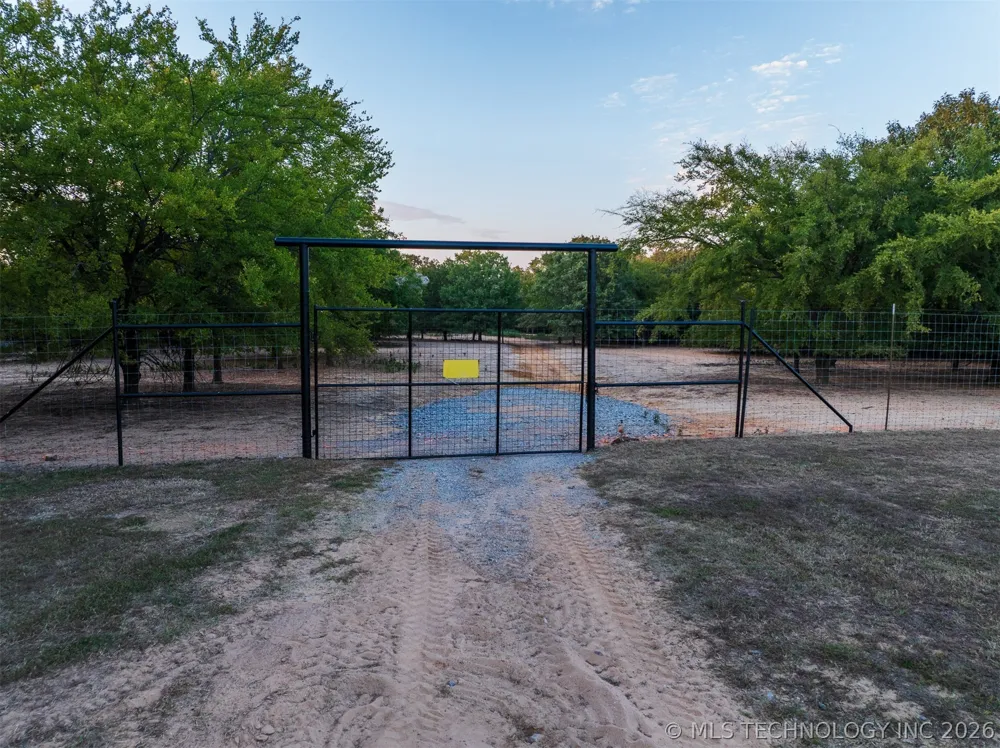 106082 3810 STREET Okemah, OK 74859