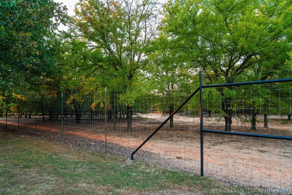 106082 3810 STREET Okemah, OK 74859
