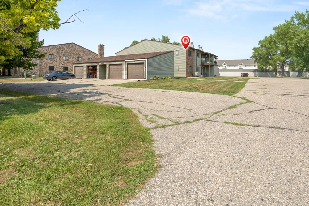 2402 18th Street S #2 Fargo, ND 58103