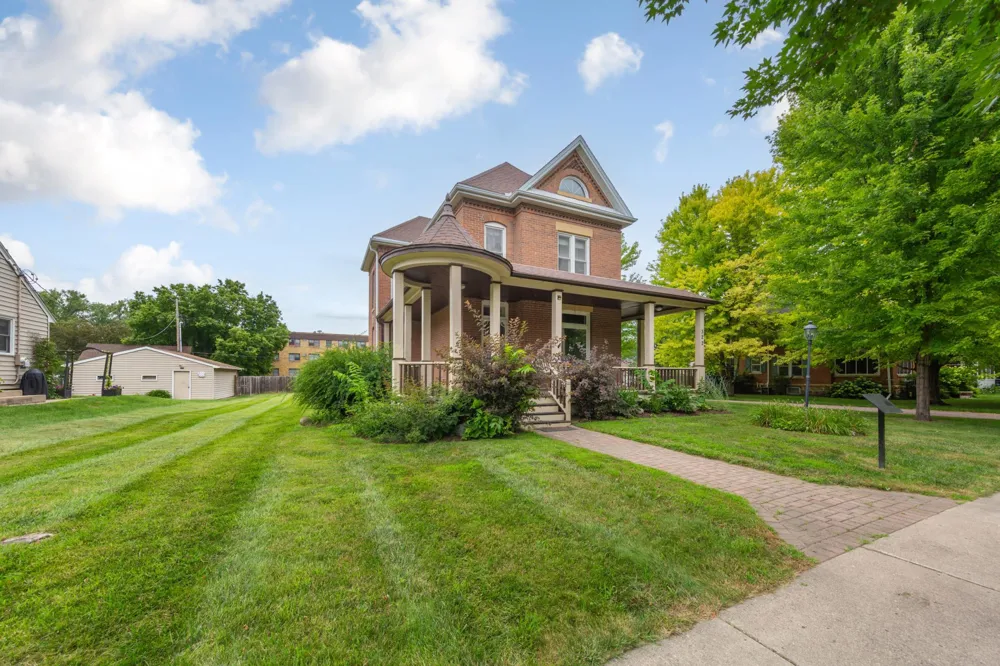 322 Wheeler Avenue North Mankato, MN 56003
