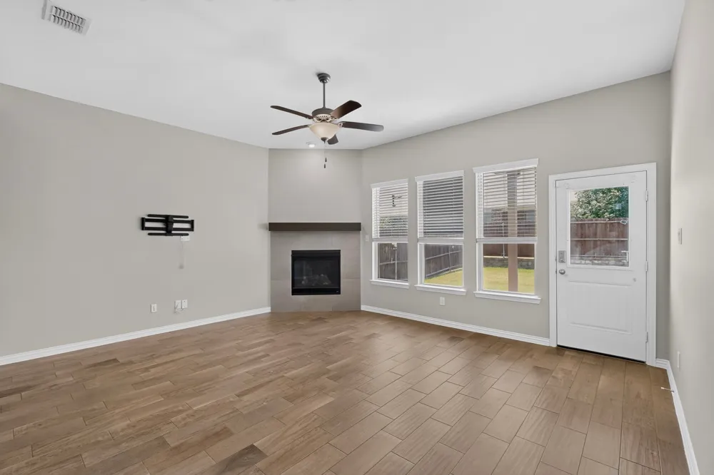 821 Black Hawk Drive Princeton, TX 75407