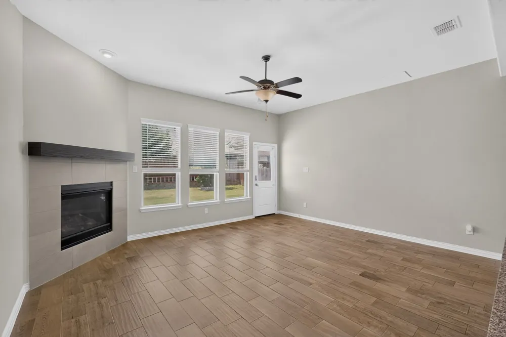 821 Black Hawk Drive Princeton, TX 75407