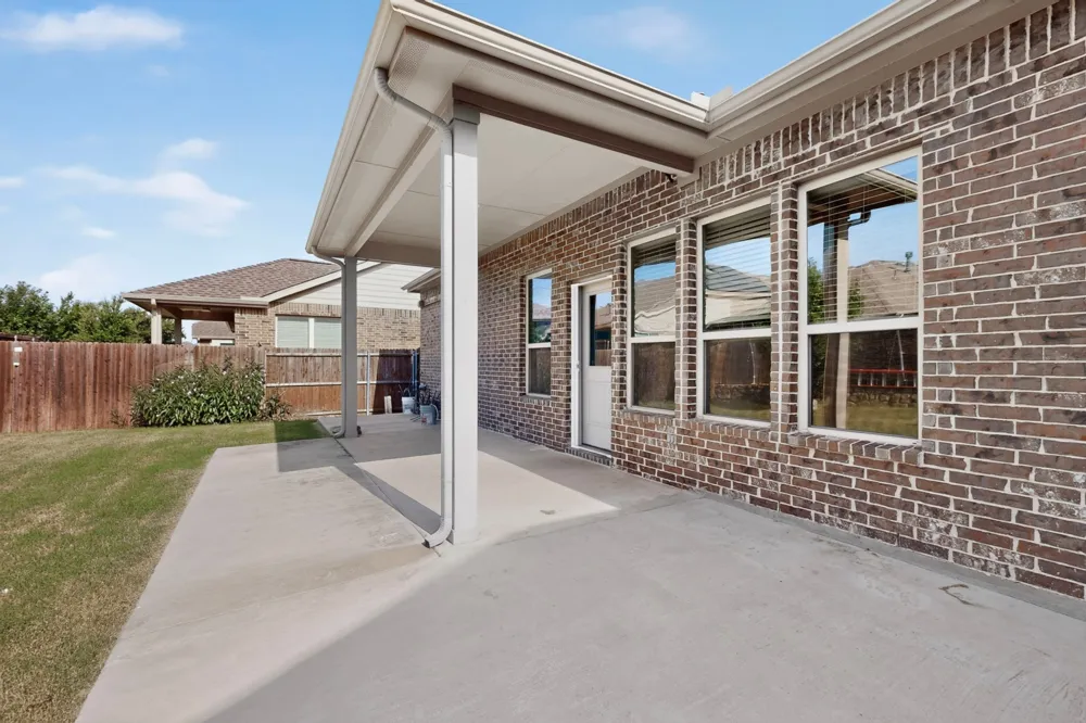 821 Black Hawk Drive Princeton, TX 75407