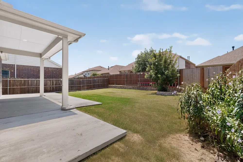 821 Black Hawk Drive Princeton, TX 75407