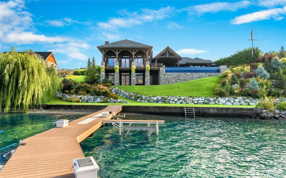 17 & 21 Moonlight Bay Lane Manson, WA 98831
