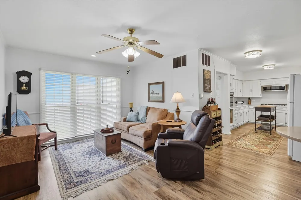 300 E Main Street Whitesboro, TX 76273