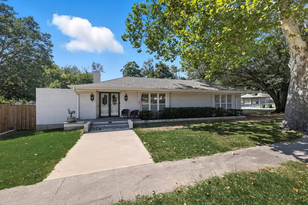 300 E Main Street Whitesboro, TX 76273