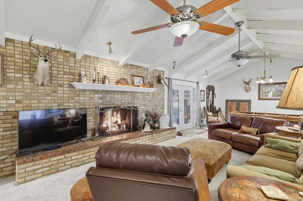 300 E Main Street Whitesboro, TX 76273