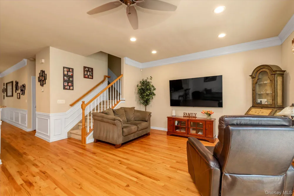 96 Paget Lane Massapequa, NY 11758