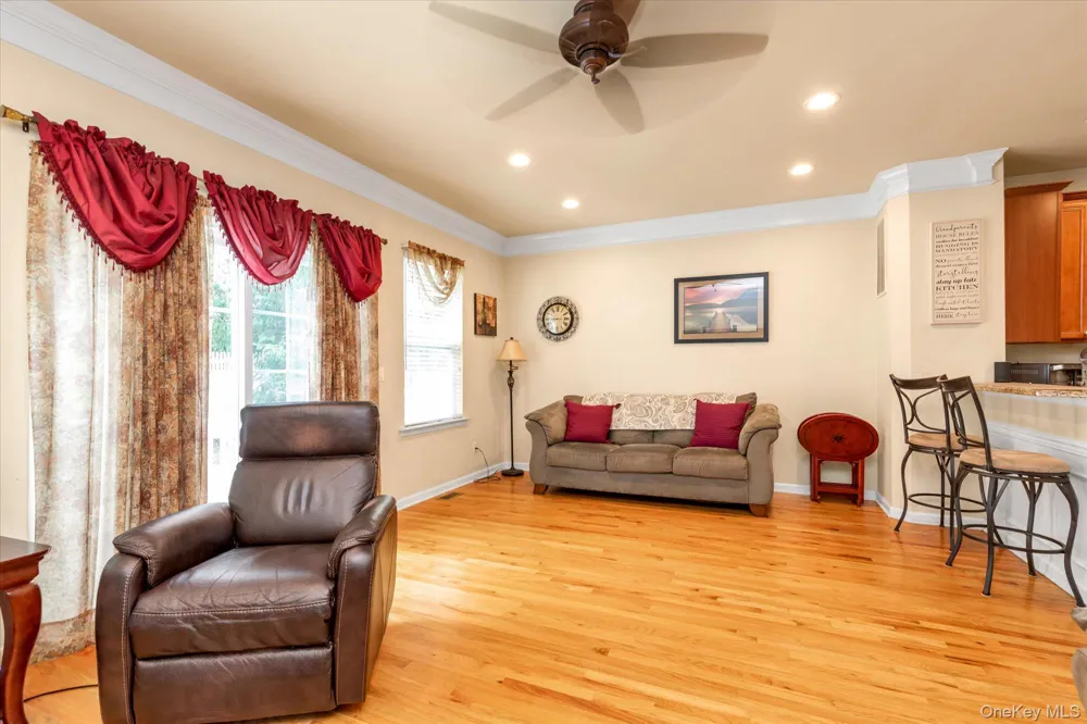 96 Paget Lane Massapequa, NY 11758
