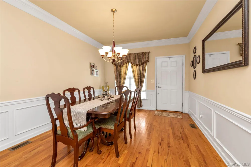 96 Paget Lane Massapequa, NY 11758