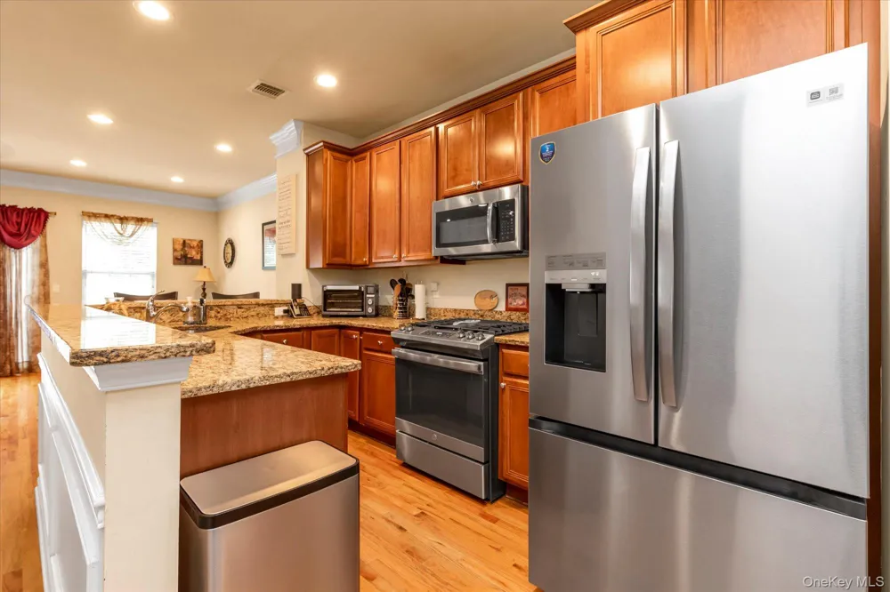 96 Paget Lane Massapequa, NY 11758