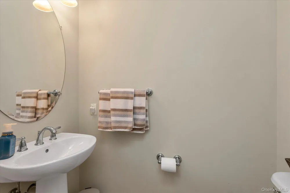 96 Paget Lane Massapequa, NY 11758