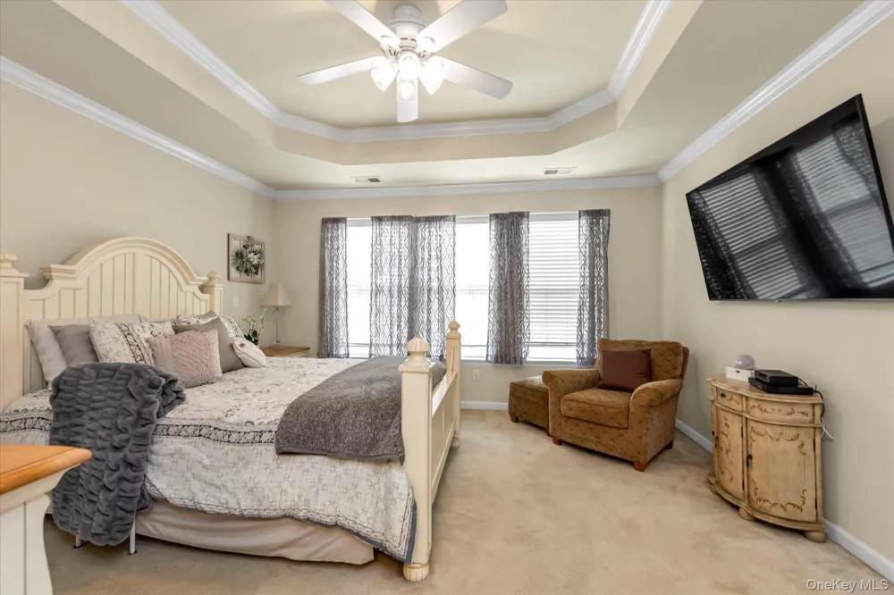 96 Paget Lane Massapequa, NY 11758