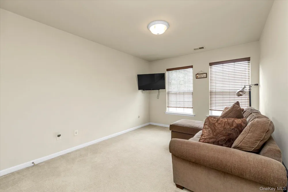 96 Paget Lane Massapequa, NY 11758