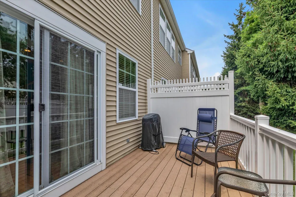 96 Paget Lane Massapequa, NY 11758