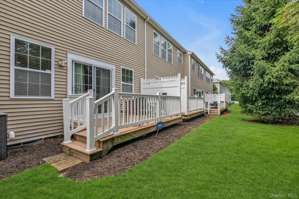 96 Paget Lane Massapequa, NY 11758