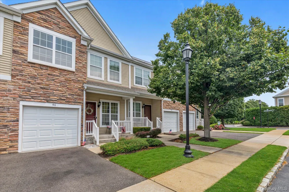 96 Paget Lane Massapequa, NY 11758