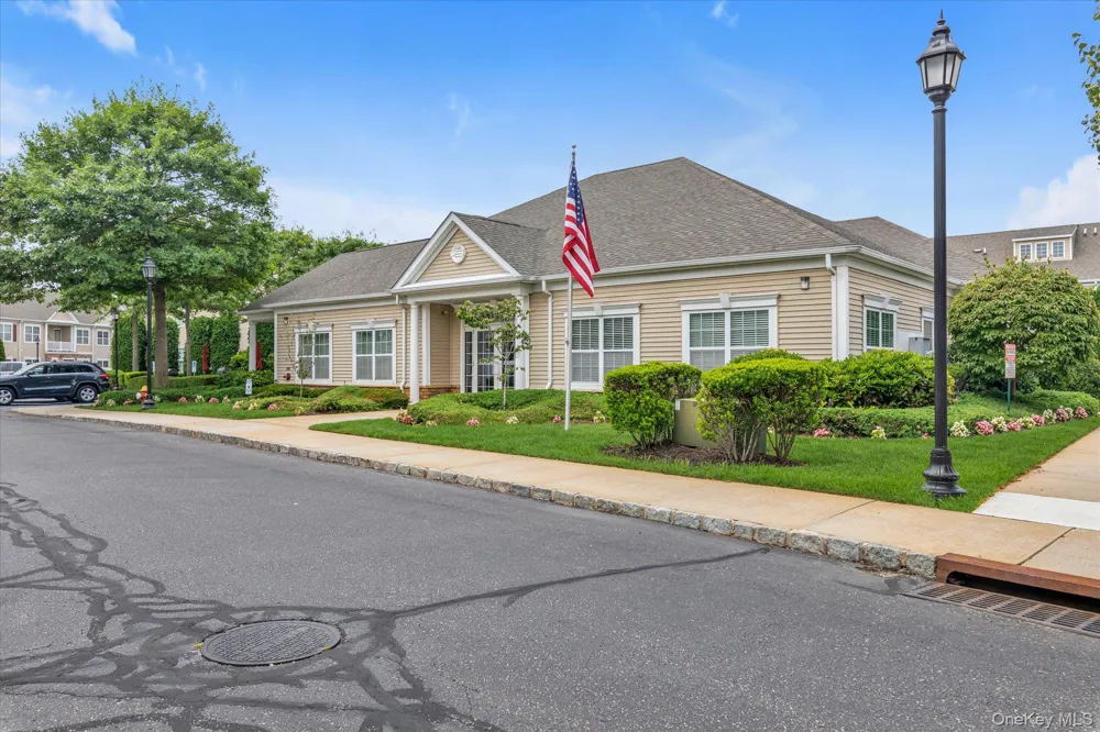 96 Paget Lane Massapequa, NY 11758