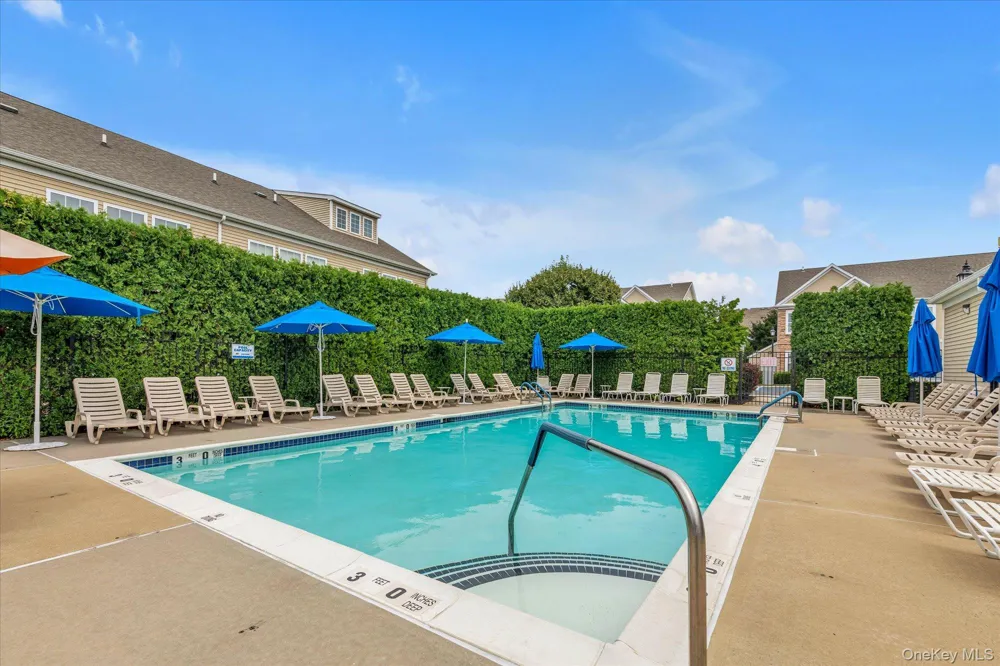 96 Paget Lane Massapequa, NY 11758