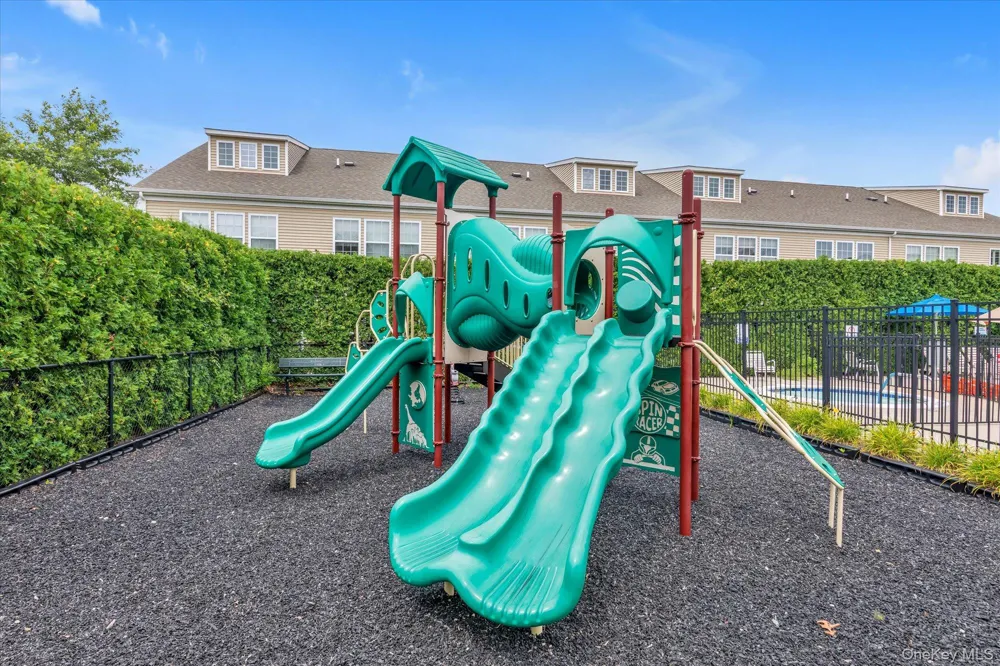 96 Paget Lane Massapequa, NY 11758
