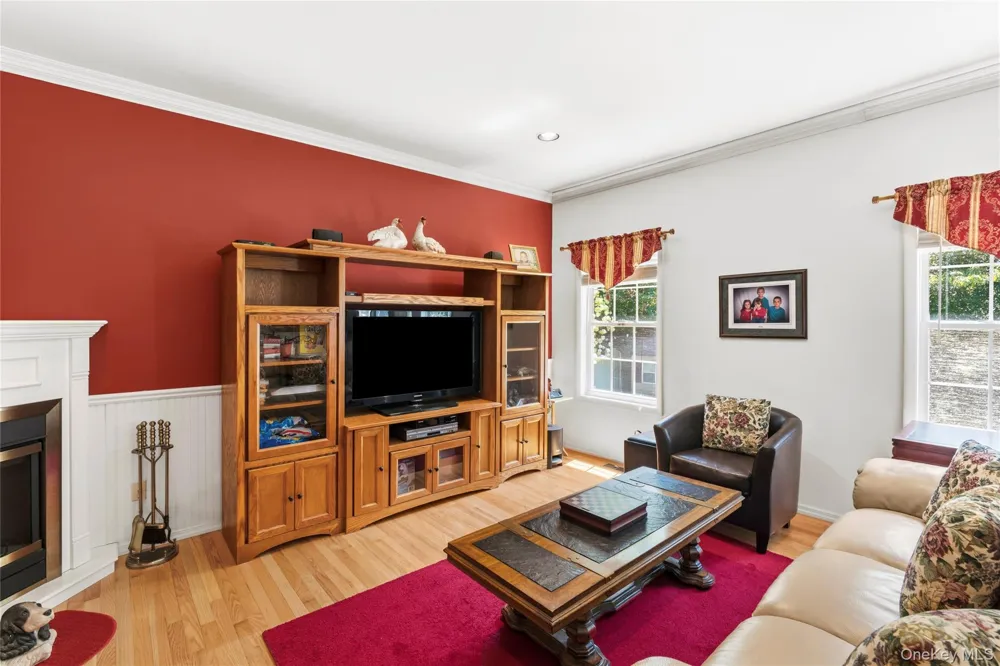 15 Scenicview Crescent Manorville, NY 11949