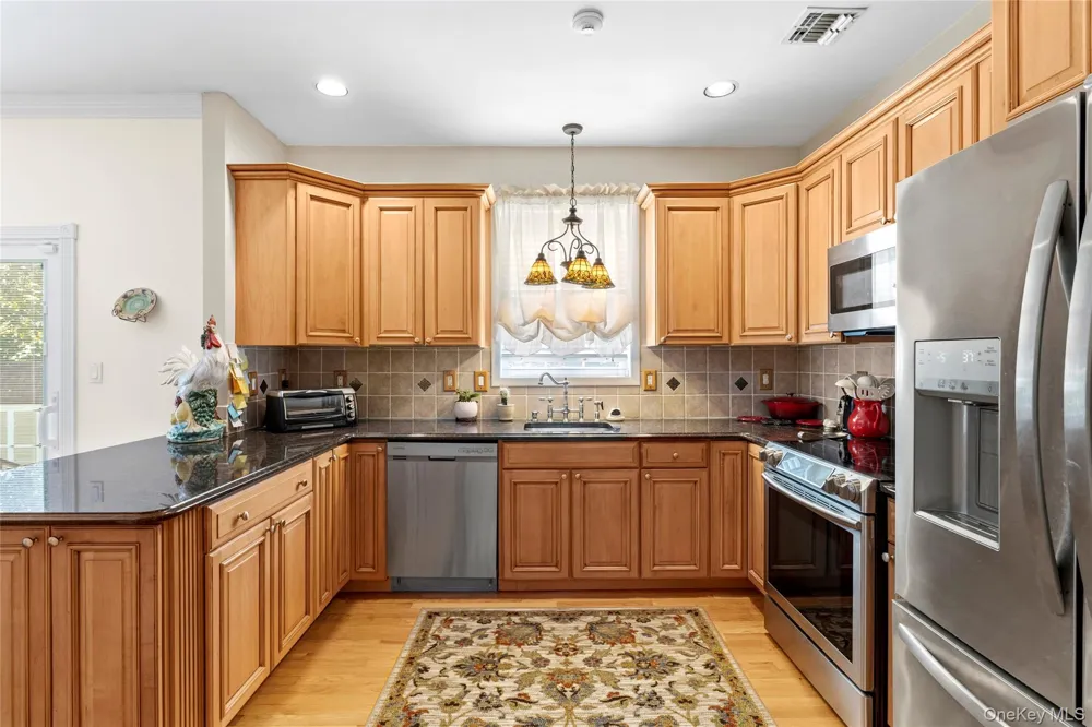 15 Scenicview Crescent Manorville, NY 11949