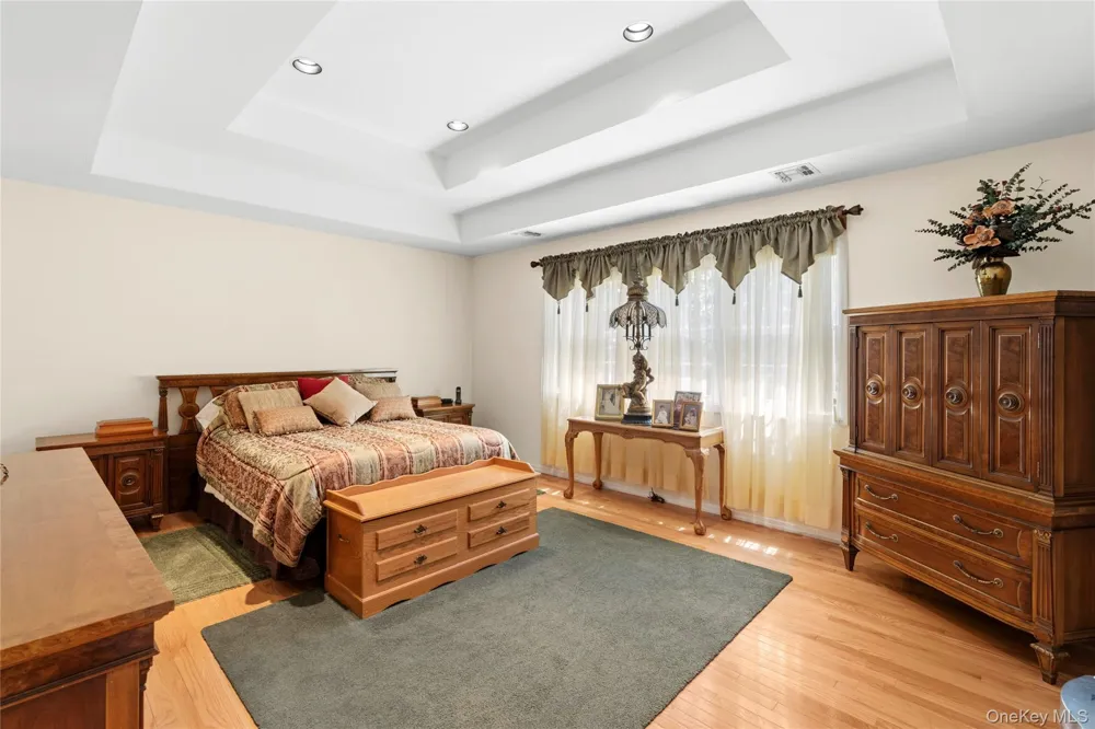 15 Scenicview Crescent Manorville, NY 11949