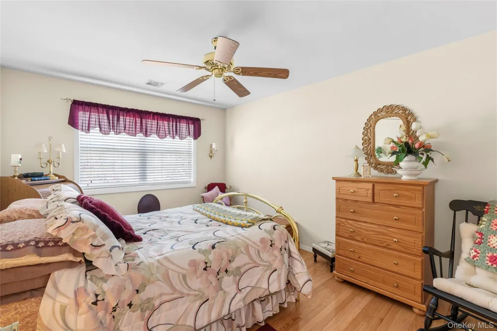 15 Scenicview Crescent Manorville, NY 11949