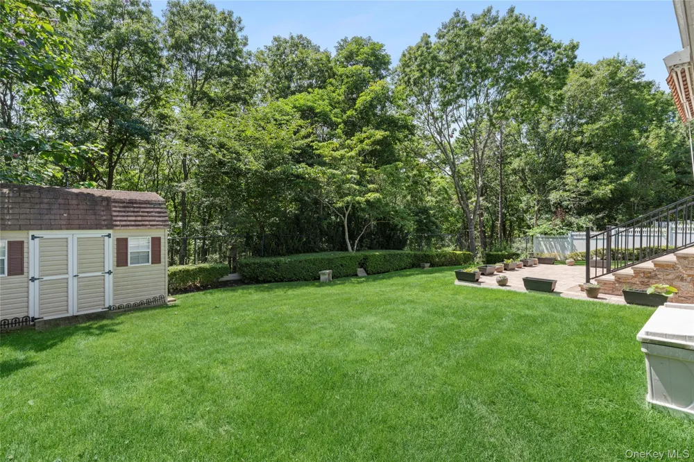 15 Scenicview Crescent Manorville, NY 11949