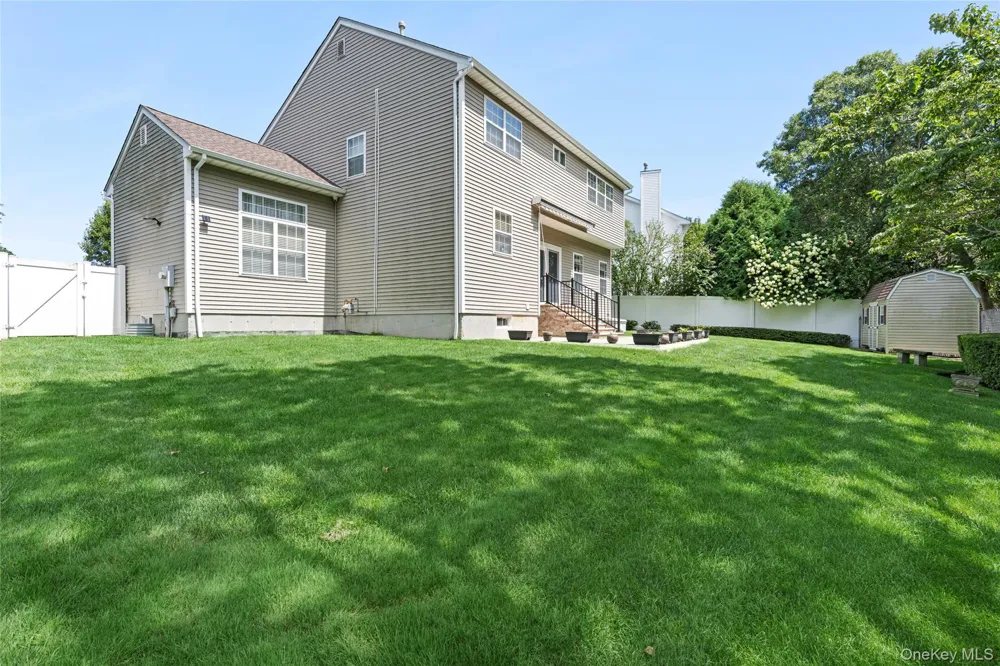 15 Scenicview Crescent Manorville, NY 11949
