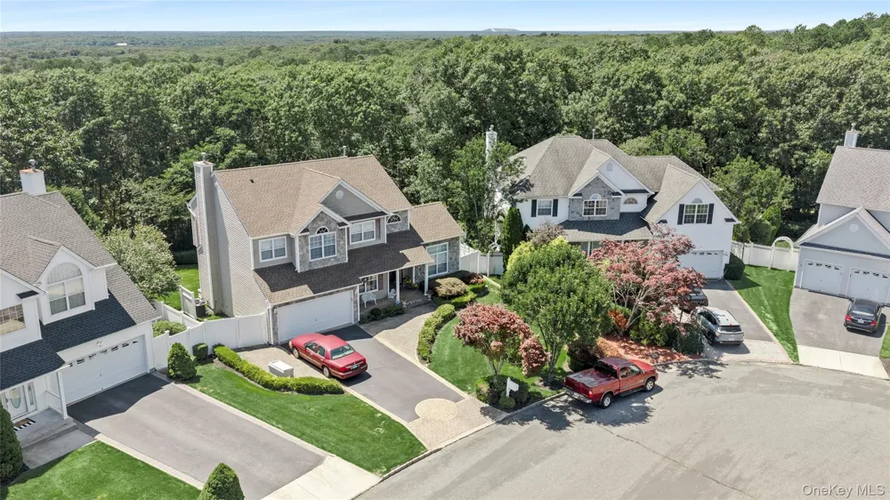 15 Scenicview Crescent Manorville, NY 11949