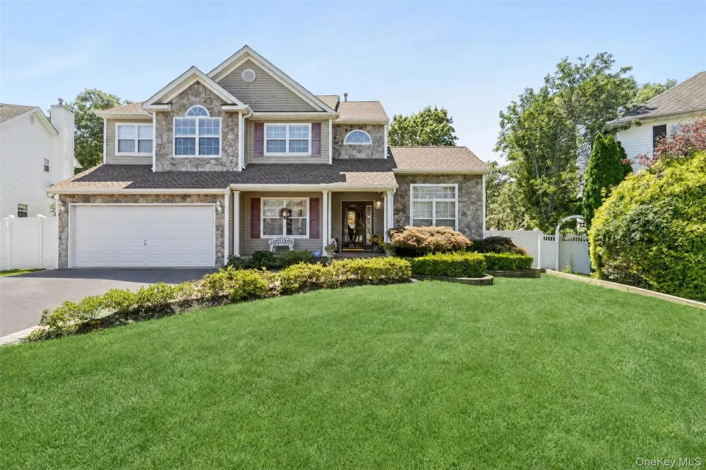 15 Scenicview Crescent Manorville, NY 11949