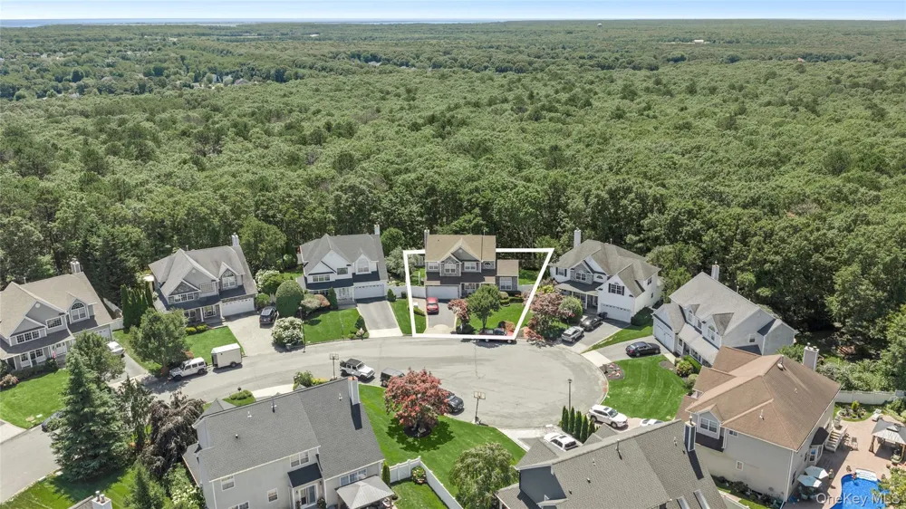15 Scenicview Crescent Manorville, NY 11949