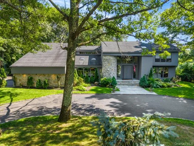 6 Fox Hunt Court Huntington, NY 11743